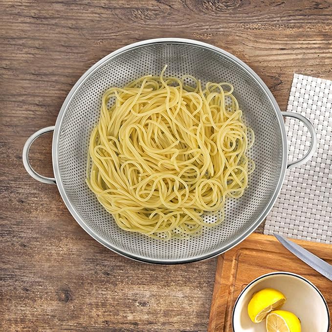P&P CHEF Colander Set of 3, Stainless Steel Micro-Perforated Colanders Strainers for Draining Rinsing Washing, Ideal for Pasta Vegetables Fruits, Heavy Duty & Dishwasher Safe - 1/3/5 Quart