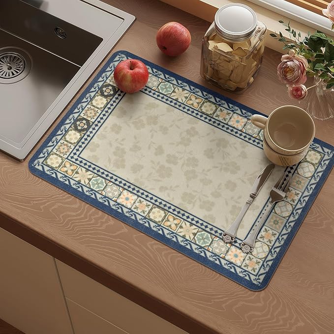 Vinyl Placemats Set of 4-12x17 Inch - Heat Resistant Washable Place Mats Waterproof Non-Slip Wipeable Table Mats for Dining Table Decor, Indoor/Outdoor Plastic Mat