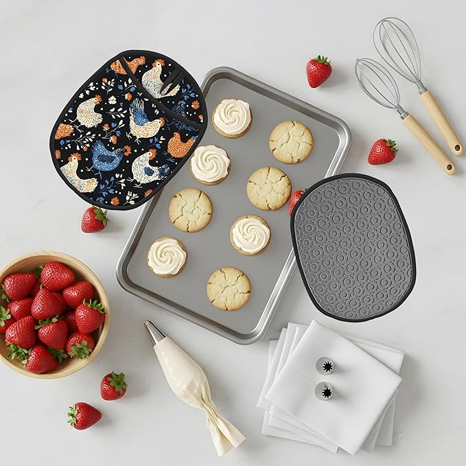 Chicken Silicone Pot Holders Set of 2, Heat Resistant up to 500°F, Non-Slip Kitchen Hot Pads with Pocket and Soft Quilted Cotton Lining for Baking, Cooking and Hot Pots