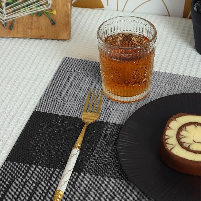 HeloHo Black Placemats Set of 6 Washable Place Mats Vinyl Woven Table Mats Wipeable Placemat for Kitchen Dining Table Decoration Indoor Outdoor
