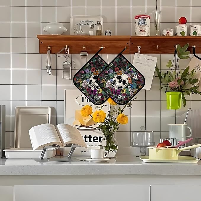 Skulls and Flowers Pot Holders 2 PCS,Kitchen Heat Resistant Hot Pads for Cooking Grilling Baking BBQ, Pot Holders for Women Cook Home Microwave