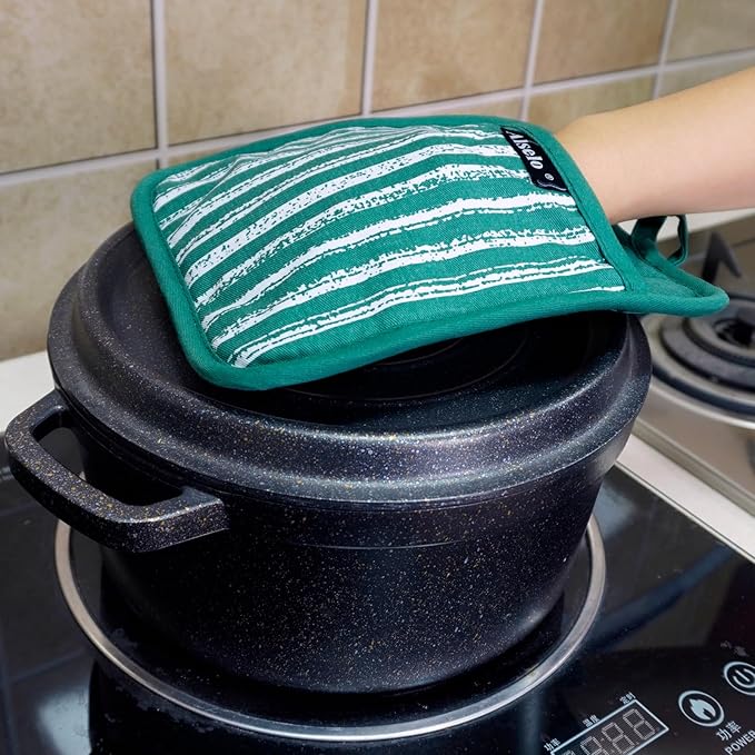 Alselo Silicone Pot Holders Set of 3 Heat Resistant & Non Slip Potholders, Professional Oven Hot Pads with Pockets Mitts for Kitchen Cooking Baking Barbecue (Emerald Green, 3)