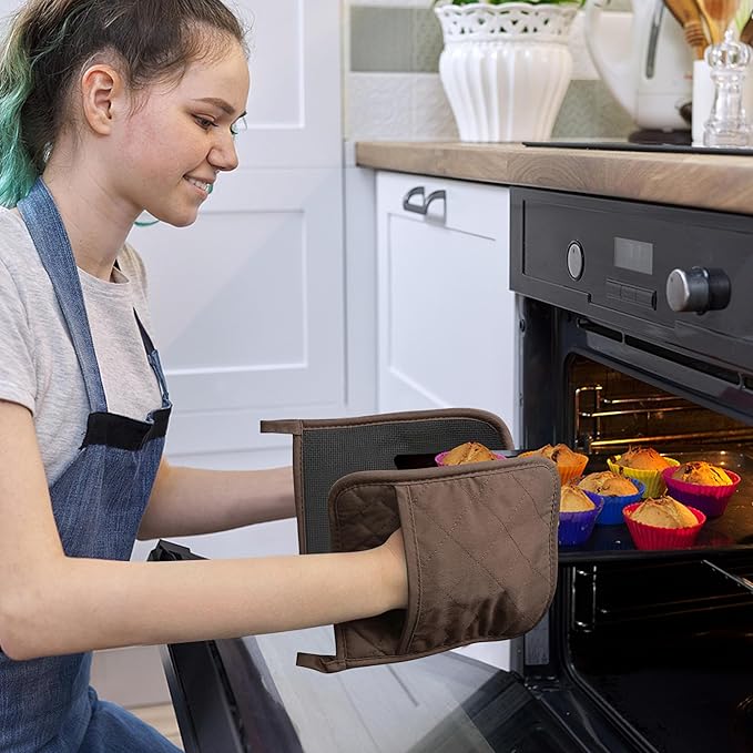 2Pcs Cotton and Neoprene Oven Pads Pot Holders with Pocket 8"x8.5" Dual-Function Hot Pad Set for Finger Hand Wrist Protection Heat Resistant to 428°F,Brown