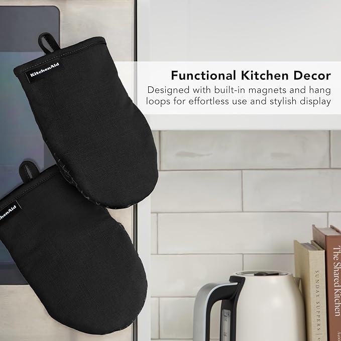KITCHENAID Gourmet Series Gridlines Mini Oven Mitts 2-Pack Set, Heat Resistant up to 600°F, Soft Silicone Grip, Magnetic Cuff, Matte Black, 5.5"x9"