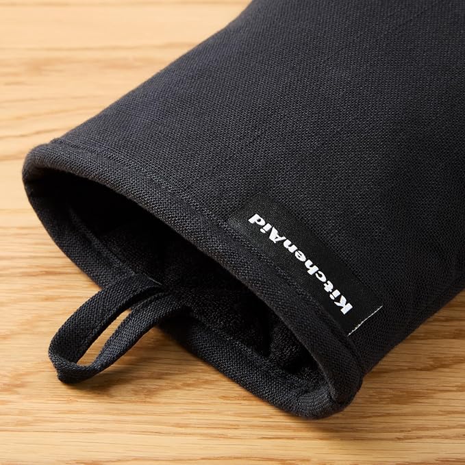 KITCHENAID Gourmet Series Gridlines Mini Oven Mitts 2-Pack Set, Heat Resistant up to 600°F, Soft Silicone Grip, Magnetic Cuff, Matte Black, 5.5"x9"