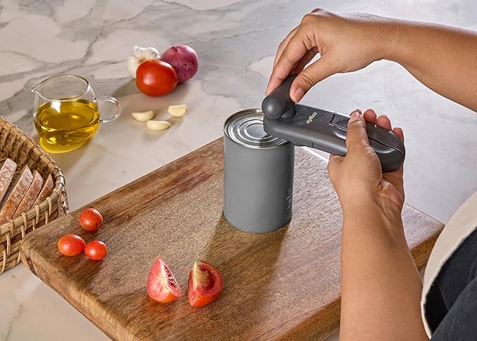 Zyliss MagiCan Manual Can Opener – Ergonomic Gray Handle with Lid-Release for Hands-Free Disposal – Stainless Steel Cutting Wheel, Compact Design, Left or Right-Hand Use – 5-Year Guarantee