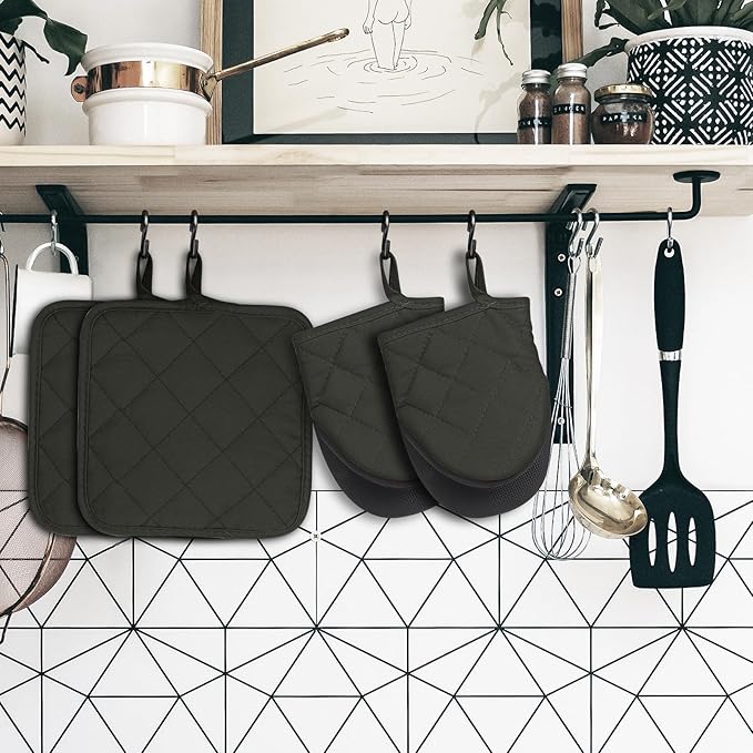 Kitchen Set Pack Of 5, Oven Mitts Pot Holders Pad And Towel Set, Heat Resistant Silicone Kitchen Mini Oven Mittens for 500 Degrees, Mini Oven Gloves and Hot Pads for Baking Grilling Barbecue Microwave