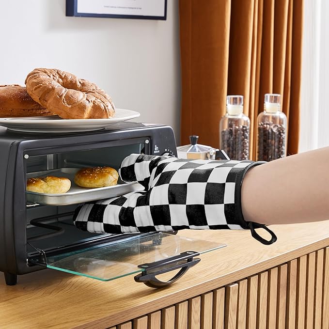 Ohocut Black and White Checkered Oven Mitts Heat Resistant, Vintage Retro Checkerboard Cute Oven Mitts, Non-Slip Silicone Kitchen Oven Gloves 1 Pair 7''x13''