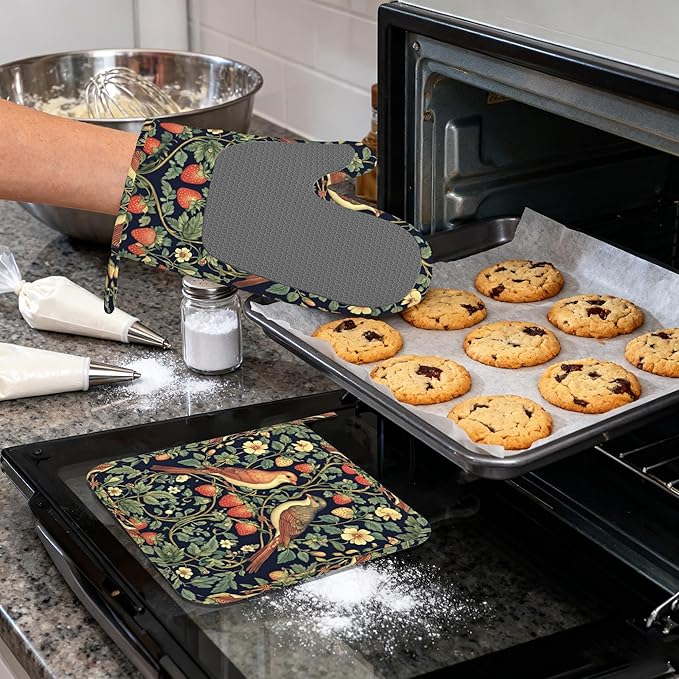 Retro Strawberry Bird Plant Flower Silicone Oven Mitts and Pot Holders,Heat-Resistant 4 Piece Kitchen Set Non-Slip Oven Gloves and Hot Pads for Cooking, Baking, Grilling,BBQ