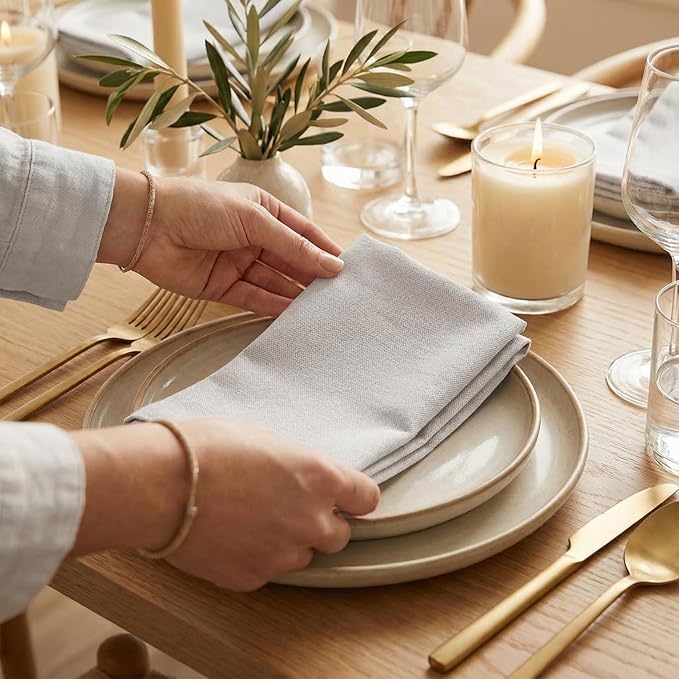ACCENTHOME Cloth Napkins Set of 6 18x18 inch 100% Cotton Dinner Napkin Washable Hotel Quality Reusable Kitchen & Table Linen for Fall Thanksgiving Family Dinners Weddings & Everyday Use - White