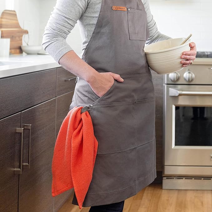 Chef Pomodoro Chef Apron for Men and Women - Kitchen Apron with Pockets & Adjustable Neck Straps - Cooking Apron 100% Cotton