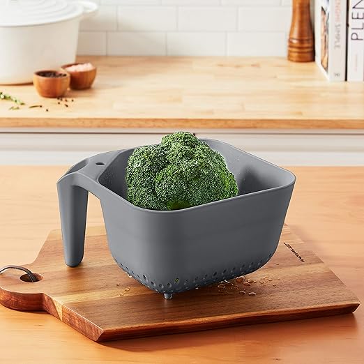Tovolo Elements Square Colander with Handle Strainer Basket for Pasta Fruit Berries Veggies, Easy to Clean BPA Free Heat Resistant Plastic Colander with Spout 3 Quart Kitchen Strainer, Charcoal Gray