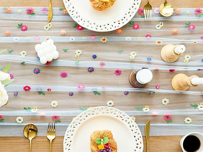 YATOJUZI Sky Blue Table Runner Embroidery Daisy Summer Floral Decorations Seasonal Tulle Dining Table Runners for Home Kitchen Decor Wedding Shower Party