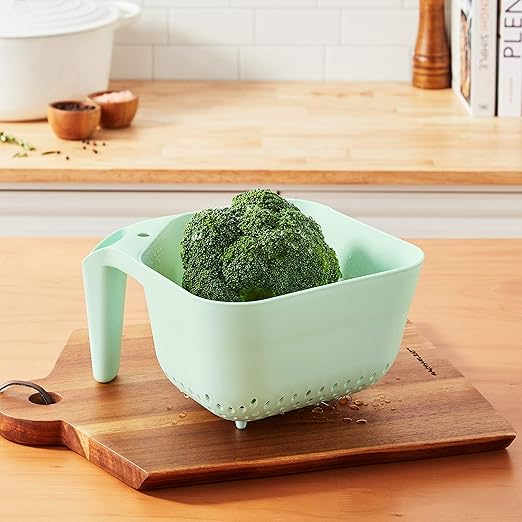 Tovolo Elements Square Colander with Handle Strainer Basket for Pasta Fruit Berries Veggies, Easy to Clean BPA Free Heat Resistant Plastic Colander with Spout 3 Quart Kitchen Strainer, Mint Green