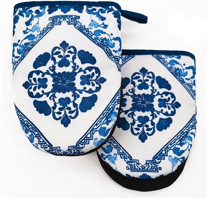 Blue and White Porcelain Pattern Oven Mitts, High Heat Resistant Kitchen Oven Gloves, Mini Silicone Oven Mitts, Non-Slip Grip Surfaces and Hanging Loop for Grilling, Baking, Cooking and Microwave