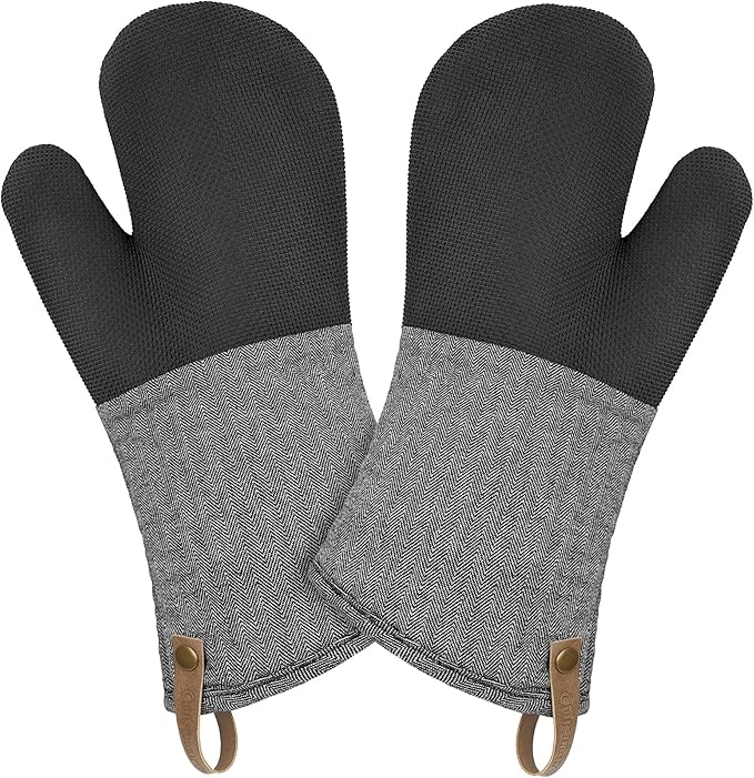 Cuisinart Heritage Kitchen Oven Mitts – Heat-Resistant Kitchen Mitts for Oven with Non-Slip Neoprene Palm, Long Cuff, and Cotton Filling – Durable Oven Gloves for Cooking, Baking, & Grilling