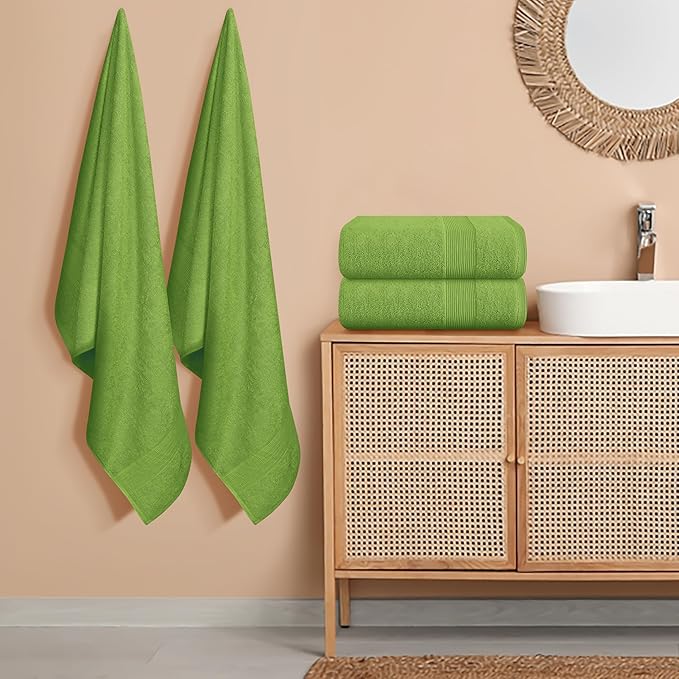 Belizzi Home 4 Pack Bath Towel Set 27x54, 100% Ring Spun Cotton, Ultra Soft Highly Absorbent Machine Washable Hotel Spa Quality Bath Towels for Bathroom, 4 Bath Towels Green