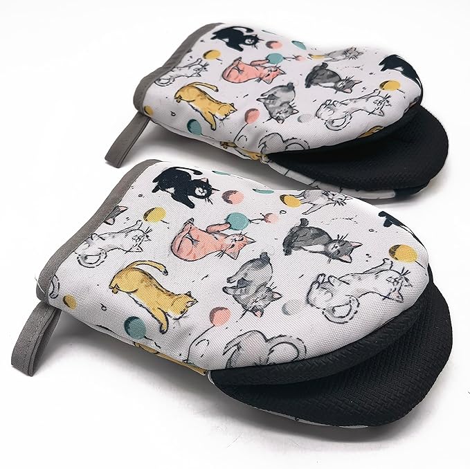 Cute Cat Oven Mitts, High Heat Resistant Kitchen Oven Gloves, Mini Silicone Oven Mitts, Non-Slip Grip Surfaces and Hanging Loop for Grilling, Baking, Cooking and Microwave, Gift