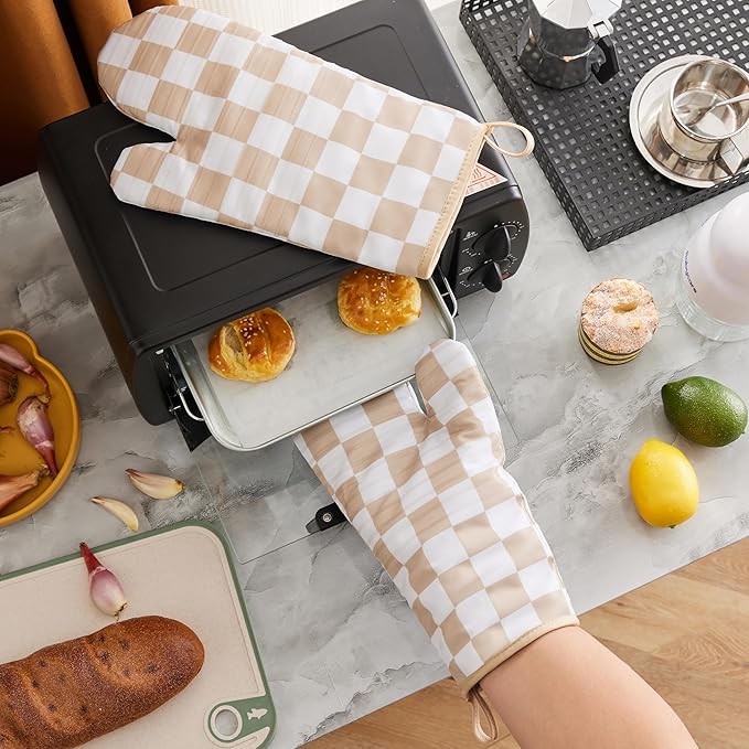 Ohocut Beige Checkered Oven Mitts Heat Resistant, Vintage Retro Checkerboard Cute Oven Mitts, Non-Slip Silicone Kitchen Oven Gloves 1 Pair 7''x13''