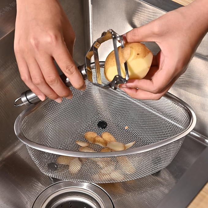 Fox Run Large Stainless Steel Triangular Colander, 3 Quart Pasta Strainer, 7” x 9.25” x 4”
